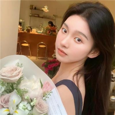 他很怪，他是我爸爸